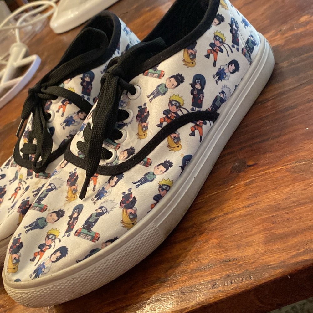 2007 Hot Topic Naruto Shippuden Low Top Sneakers white & black GUC size 7 - Picture 3 of 8